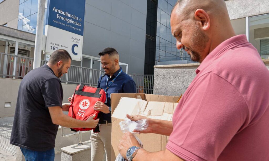 SAMU de São Caetano recebe doação de bolsas e mochilas para resgate do Hospital São Luiz SAMU de São Caetano recebe doação de bolsas e mochilas para resgate do Hospital São Luiz