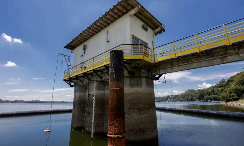 São Paulo adota sistema integrado para gerir água em meio à queda dos reservatórios São Paulo adota sistema integrado para gerir água em meio à queda dos reservatórios