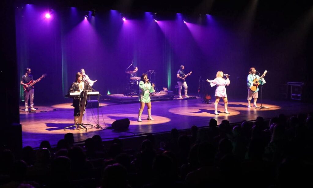 Teatro Municipal de Santo André recebe tributo a Abba, Bee Gees e Tina Turner Teatro Municipal de Santo André recebe tributo a Abba, Bee Gees e Tina Turner