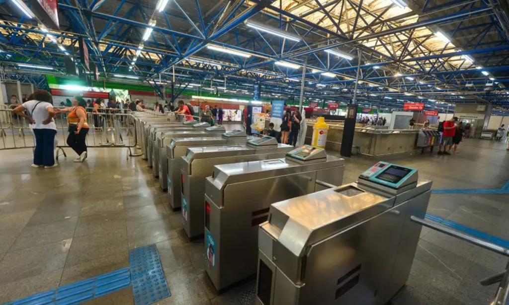 CPTM amplia pagamento por aproximação em Mauá e Santo André, mas muda horário de bilheterias CPTM amplia pagamento por aproximação em Mauá e Santo André, mas muda horário de bilheterias