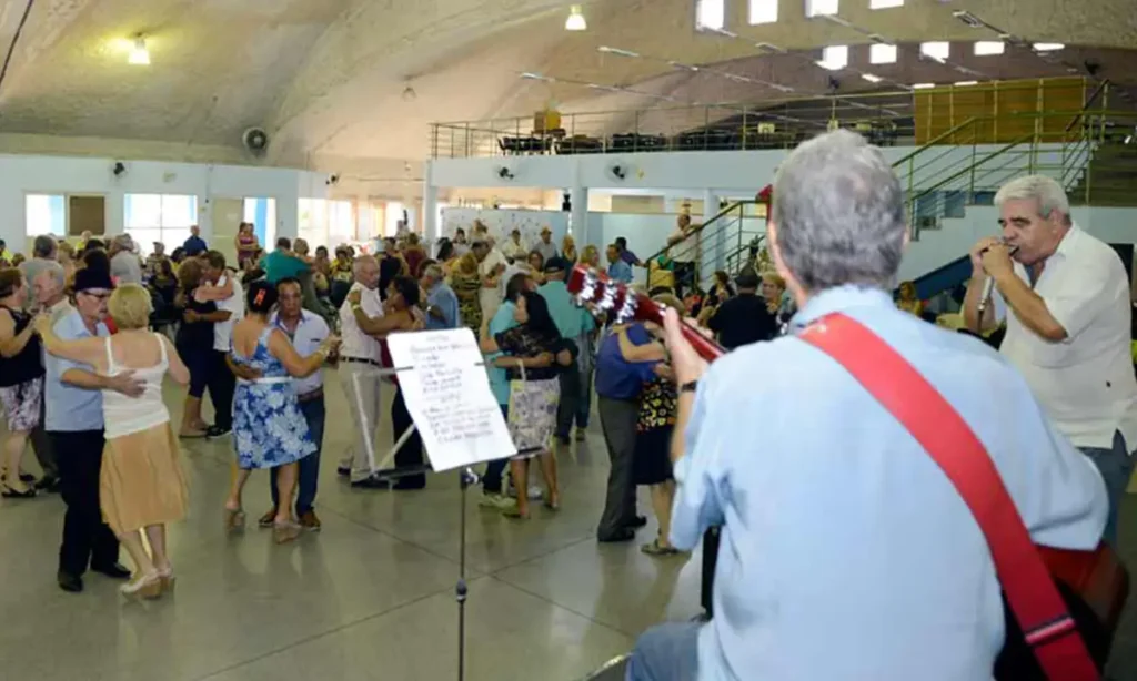 Carnaval da Melhor Idade agita São Bernardo com clássicos dos anos 60 e 70