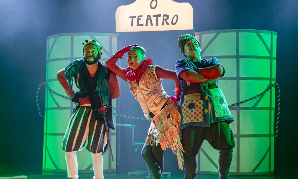 Cia Vagalum Tum Tum circula por SP com espetáculo “As Luvas de Shakespeare” Cia Vagalum Tum Tum circula por SP com espetáculo As Luvas de Shakespeare