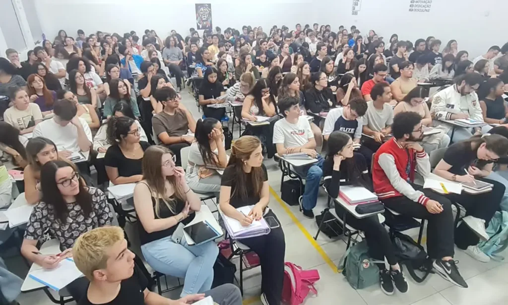 Cursinho Singular Anglo inicia aulas do Extensivo Cursinho Singular Anglo inicia aulas do Extensivo