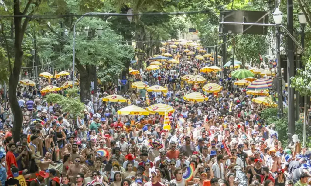 Forró e Axé dominam o Centro de SP em desfiles com mais espaço e menos aperto