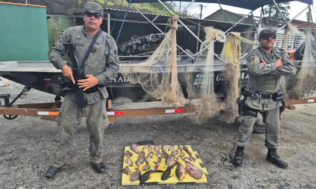 Guarda Ambiental de São Bernardo apreende redes e resgata peixes em operação na Billings