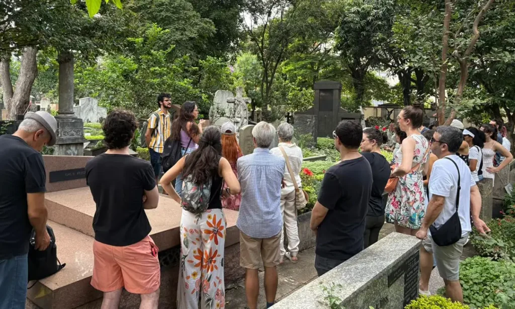 Memória e Arte: Cortejo celebra o legado de Mário de Andrade no Cemitério da Consolação Memória e Arte Cortejo celebra o legado de Mário de Andrade no Cemitério da Consolação