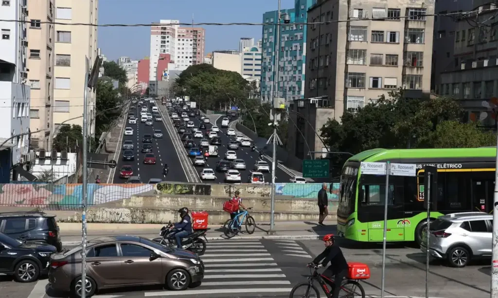 Motorista atento: Rodízio municipal de veículos volta a valer em São Paulo nesta quinta (19) Motorista atento: Rodízio municipal de veículos volta a valer em São Paulo nesta quinta (19)
