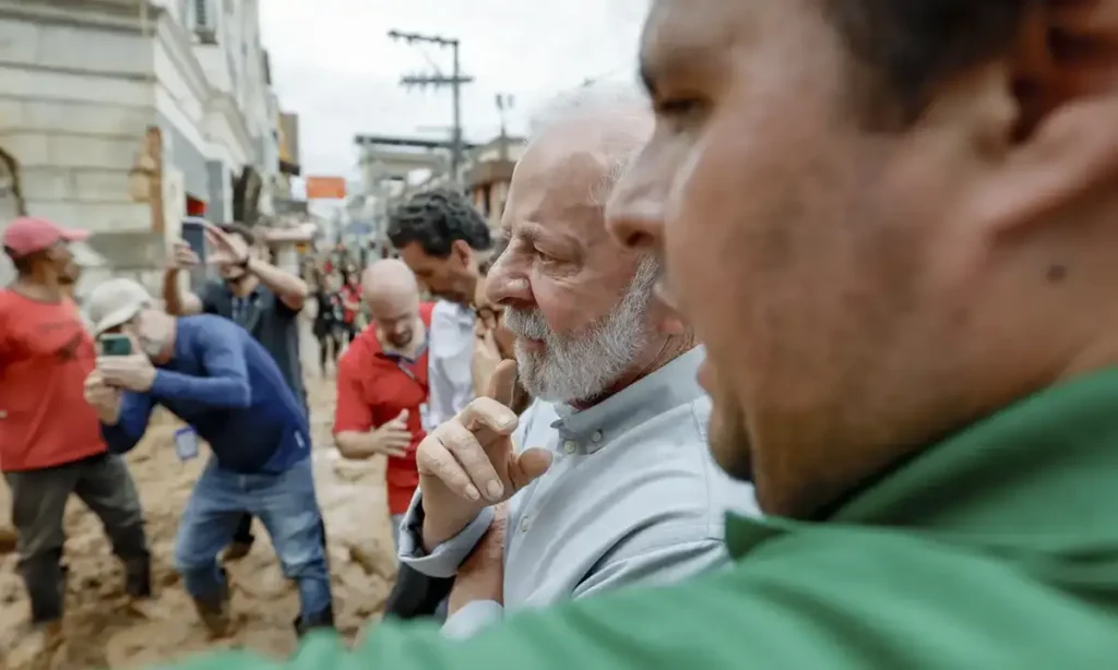 "Não se recupera a vida", diz Lula ao visitar Juiz de Fora e Ubá sob calamidade