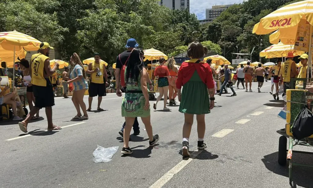 Polícia se fantasia de Turma do Chaves e prende cinco criminosos no Carnaval de SP