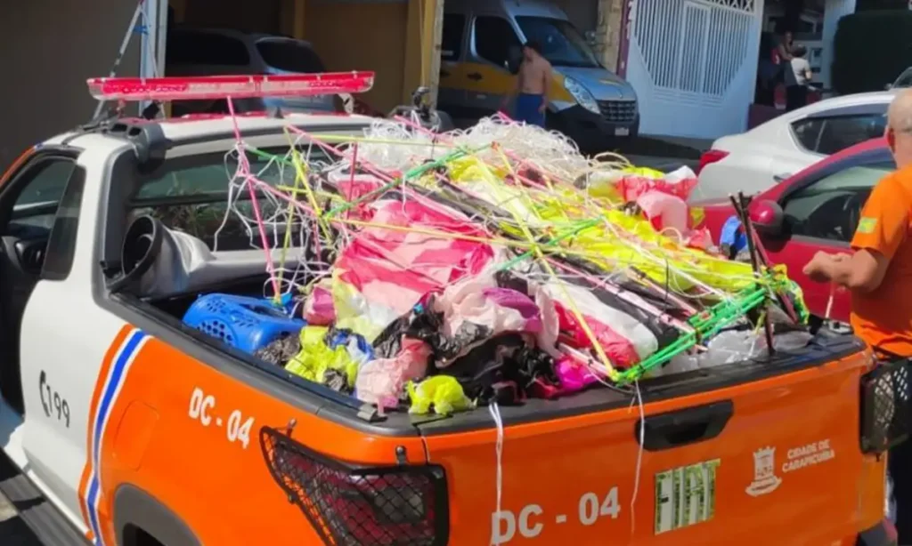 Balão cai sobre casa, causa curto-circuito e mobiliza bombeiros em Carapicuíba