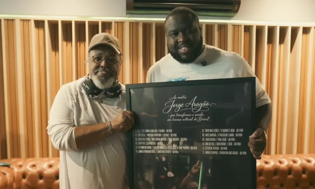 Benção de mestre Jorge Aragão se emociona com homenagem de Renan Oliveira e sela parceria