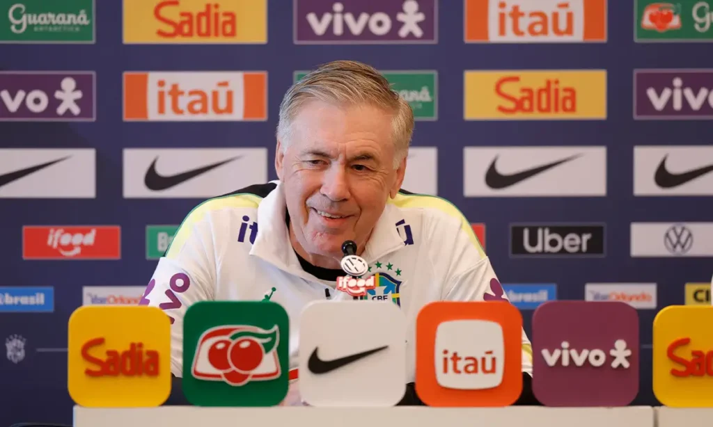 Brasil x França: O “xeque-mate” de Ancelotti para dominar a Europa em solo americano Técnico Carlo Ancelotti e atacante Vini Jr em coletiva da Seleção Brasileira nos Estados Unidos.