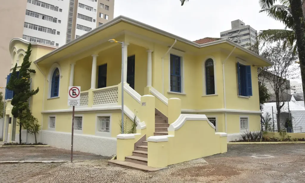 Casa da Palavra recebe sarau que reúne diversas linguagens artísticas Casa da Palavra recebe sarau que reúne diversas linguagens artísticas