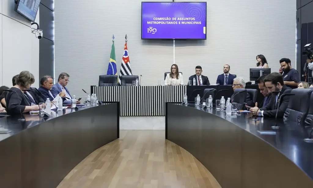 Comissão de Assuntos Metropolitanos, presidida por Ana Carolina Serra, aprova convocação do presidente da Sabesp