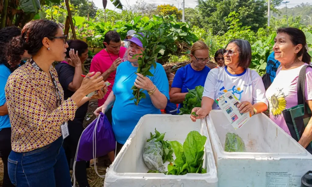 Diadema promove caminhada educativa e roda de conversa sobre saúde da mulher na Horta Oito de Dezembro