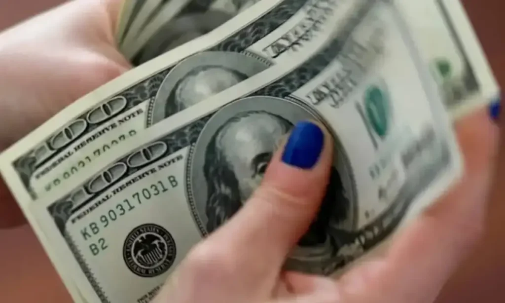 Dólar sobe para R$ 5,26 e Ibovespa cai 3,27% com escalada no Oriente Médio