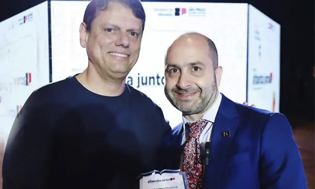 Escolas de Diadema são reconhecidas com o prêmio Excelência Educacional Escolas de Diadema são reconhecidas com o prêmio Excelência Educacional