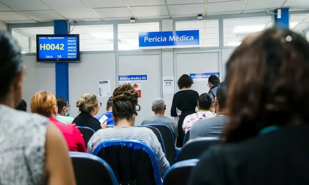 Fila do INSS diminui após mutirão nacional antecipar quase 30 mil agendamentos no fim de semana Fila do INSS diminui após mutirão nacional antecipar quase 30 mil agendamentos no fim de semana