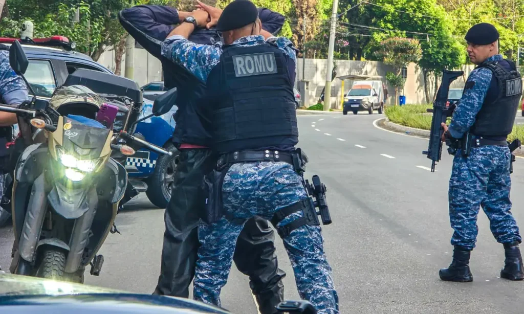 GCM de São Caetano prende homem por tráfico durante Operação ABC + Seguro em São Bernardo GCM de São Caetano prende homem por tráfico durante Operação ABC + Seguro em São Bernardo