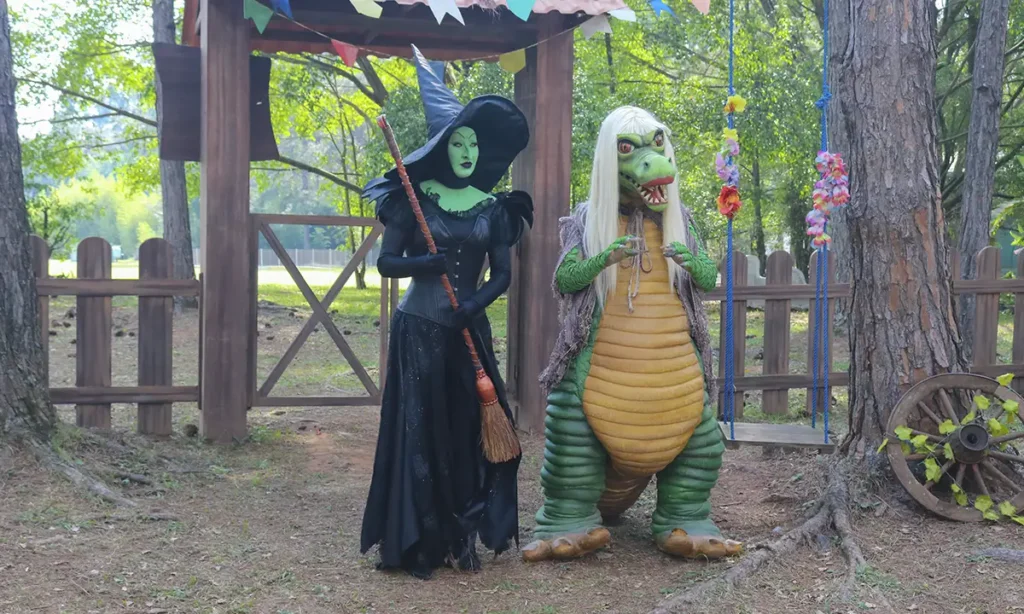 Helen Ganzarolli interpreta Bruxa Má do Oeste em episódio especial de "O Picapau Amarelo" neste sábado