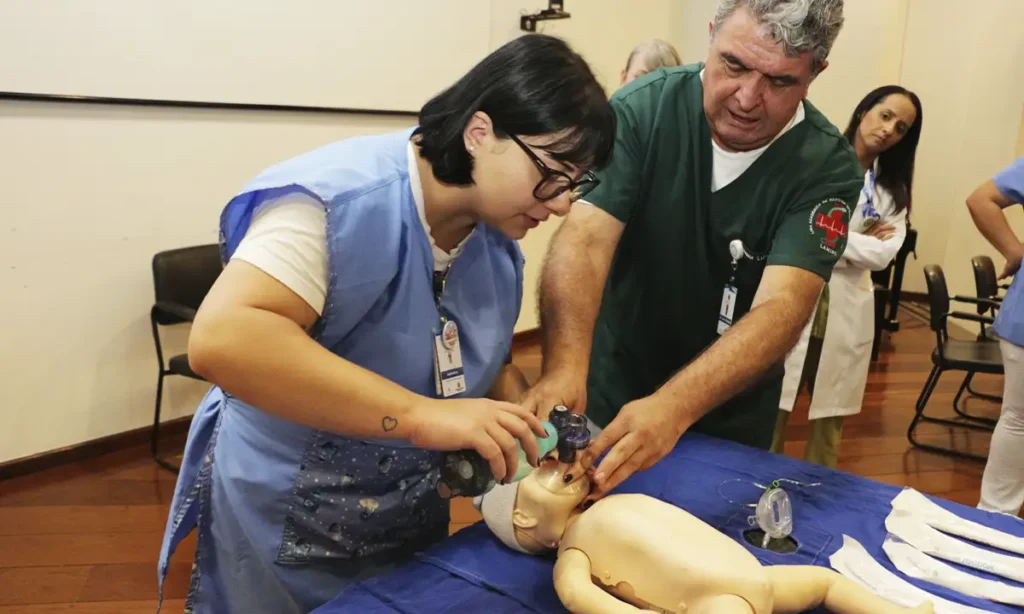 Hospital Estadual Mário Covas realiza capacitação em reanimação neonatal para enfermagem