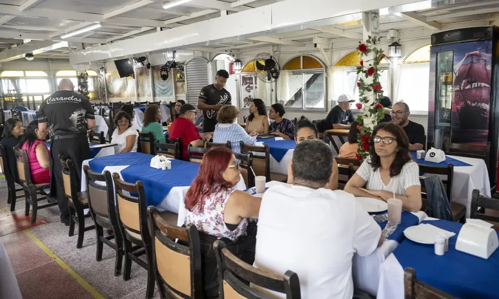 Jacquin na Billings restaurante flutuante em São Bernardo corre risco de afundar no Pesadelo na Cozinha