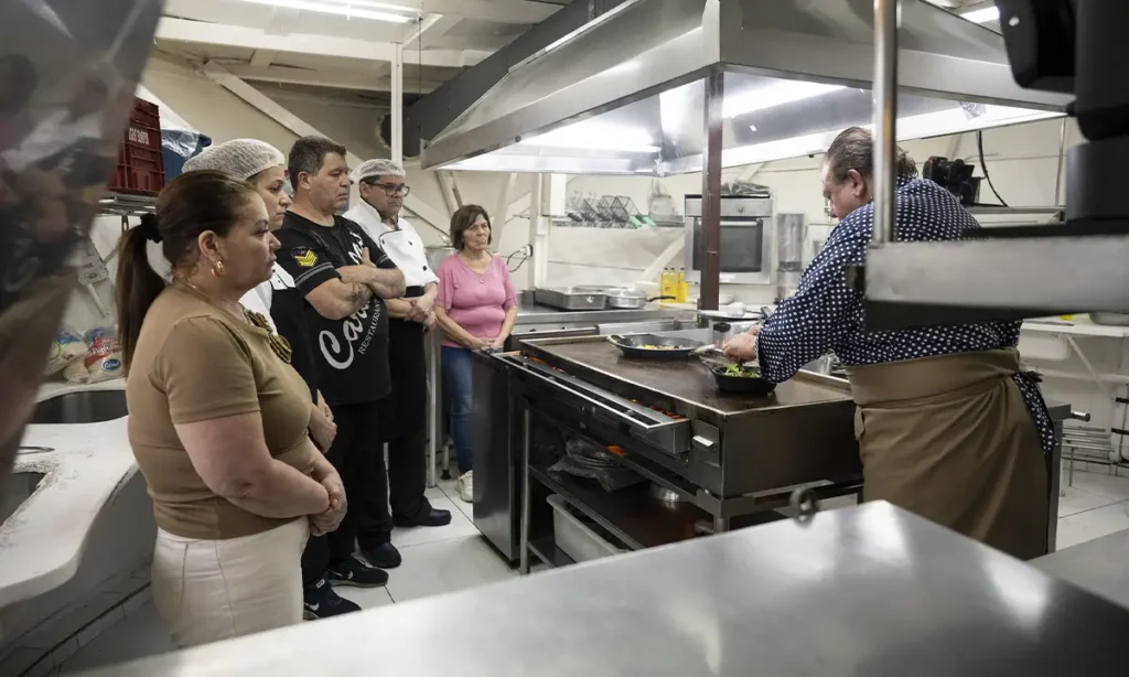Jacquin na Billings restaurante flutuante em São Bernardo corre risco de afundar no Pesadelo na Cozinha