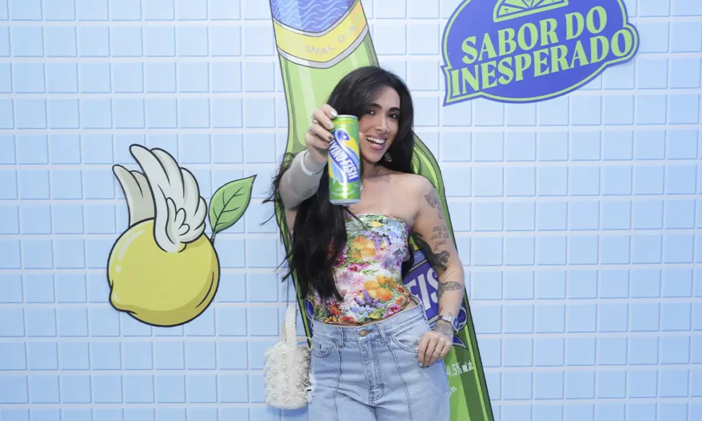 Lolla: Pedro Waddington, 2ZDinizz, Sarah Aline, Giovana Lima e mais famosos marcam presença no espaço Flying Fish Lolla: Pedro Waddington, 2ZDinizz, Sarah Aline, Giovana Lima e mais famosos marcam presença no espaço Flying Fish