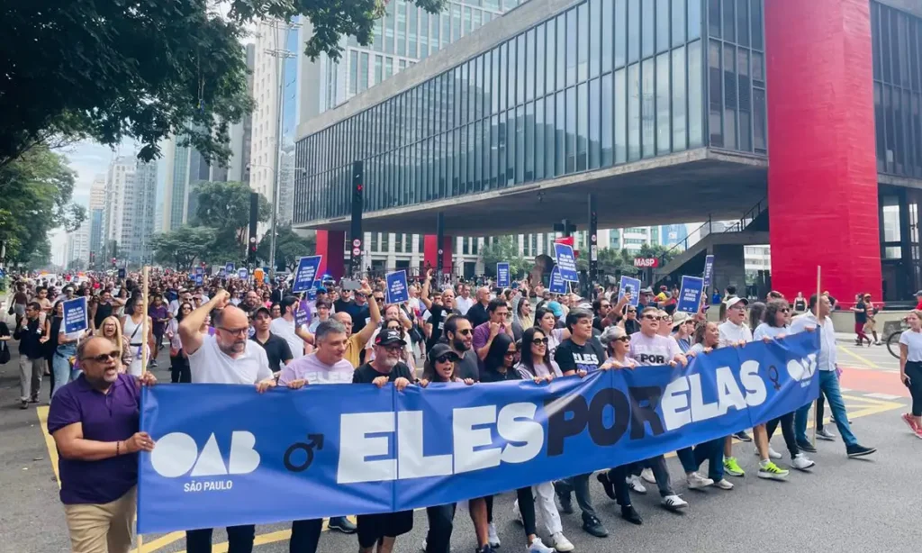Lutar contra a violência de gênero é também uma tarefa dos homens, diz presidente da OAB SP durante caminhada em apoio às mulheres Lutar contra a violência de gênero é também uma tarefa dos homens, diz presidente da OAB SP durante caminhada em apoio às mulheres