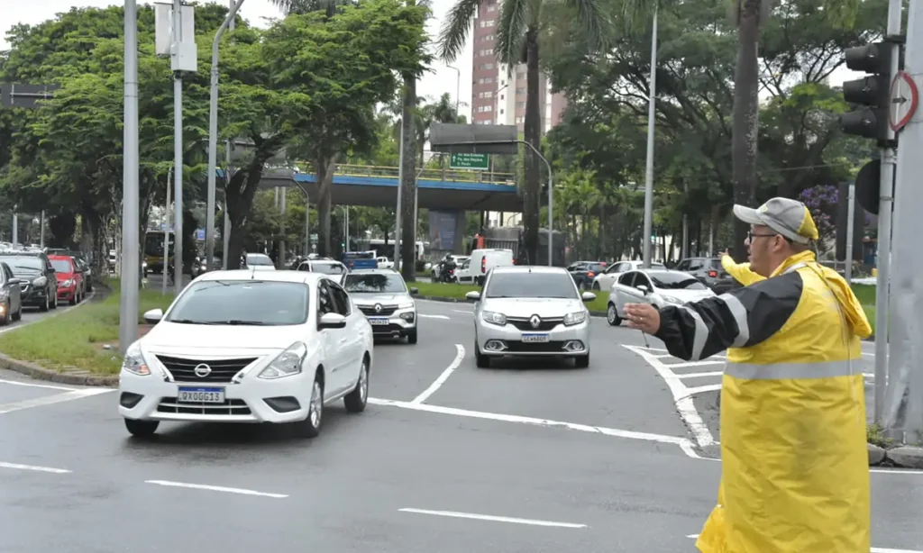 Menos tempo no trânsito: Santo André amplia operação para destravar cruzamentos críticos Menos tempo no trânsito: Santo André amplia operação para destravar cruzamentos críticos