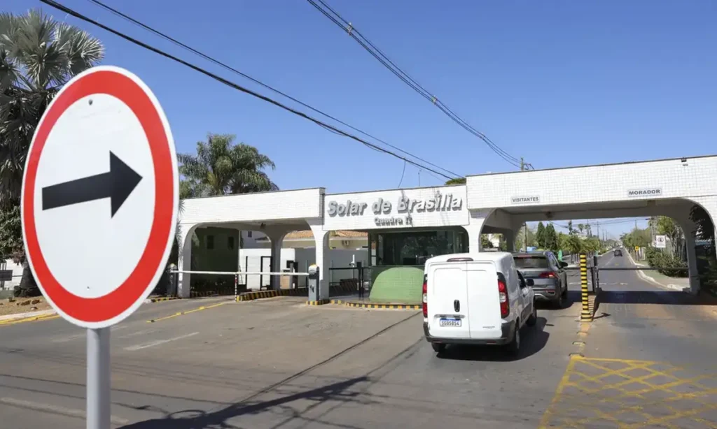 Moraes proíbe sobrevoo de drones em raio de 100 metros da residência de Jair Bolsonaro Moraes proíbe sobrevoo de drones em raio de 100 metros da residência de Jair Bolsonaro