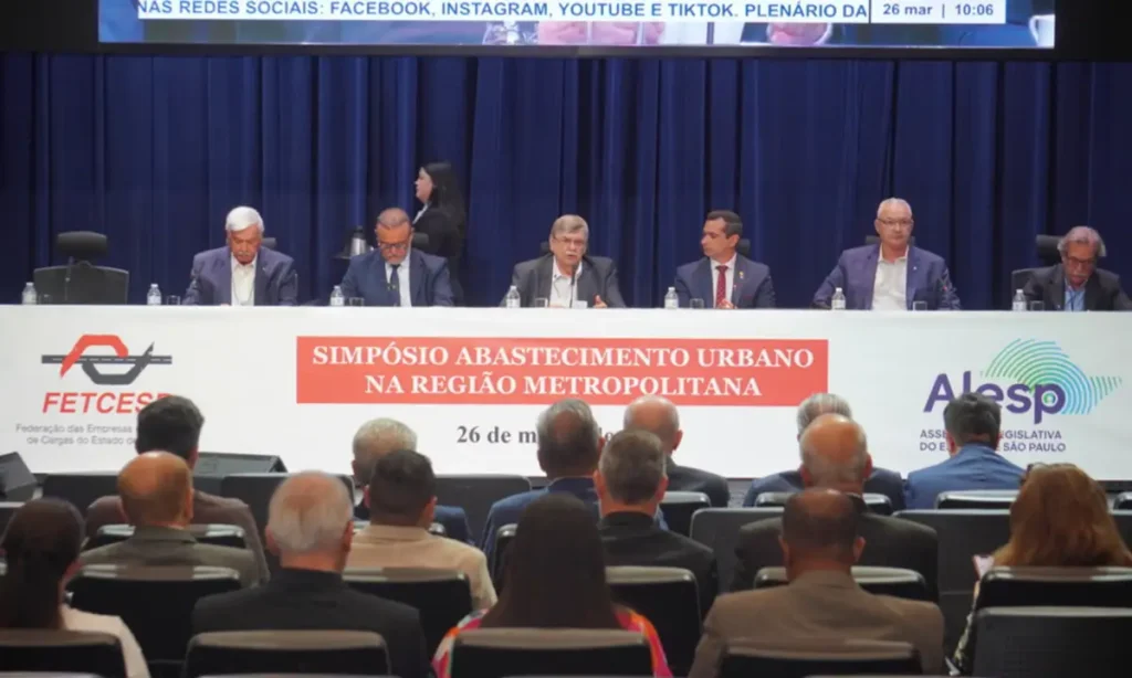 O desafio de abastecer São Paulo: Simpósio na ALESP discute o “custo invisível” do transporte O desafio de abastecer São Paulo: Simpósio na ALESP discute o "custo invisível" do transporte