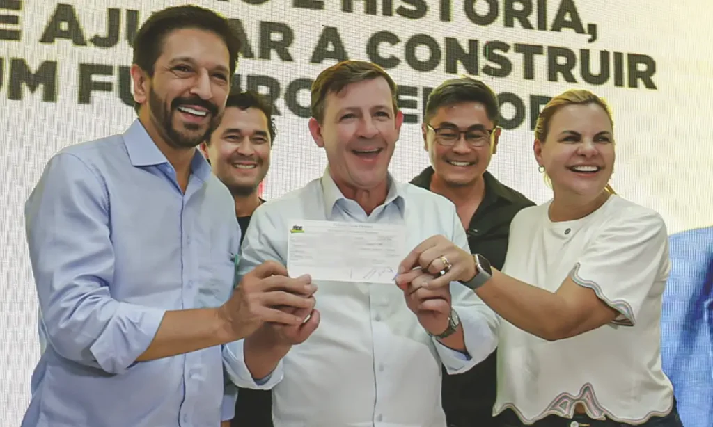 Orlando Morando oficializa filiação ao MDB em ato com 800 pessoas e mira Brasília Orlando Morando oficializa filiação ao MDB em ato com 800 pessoas e mira Brasília