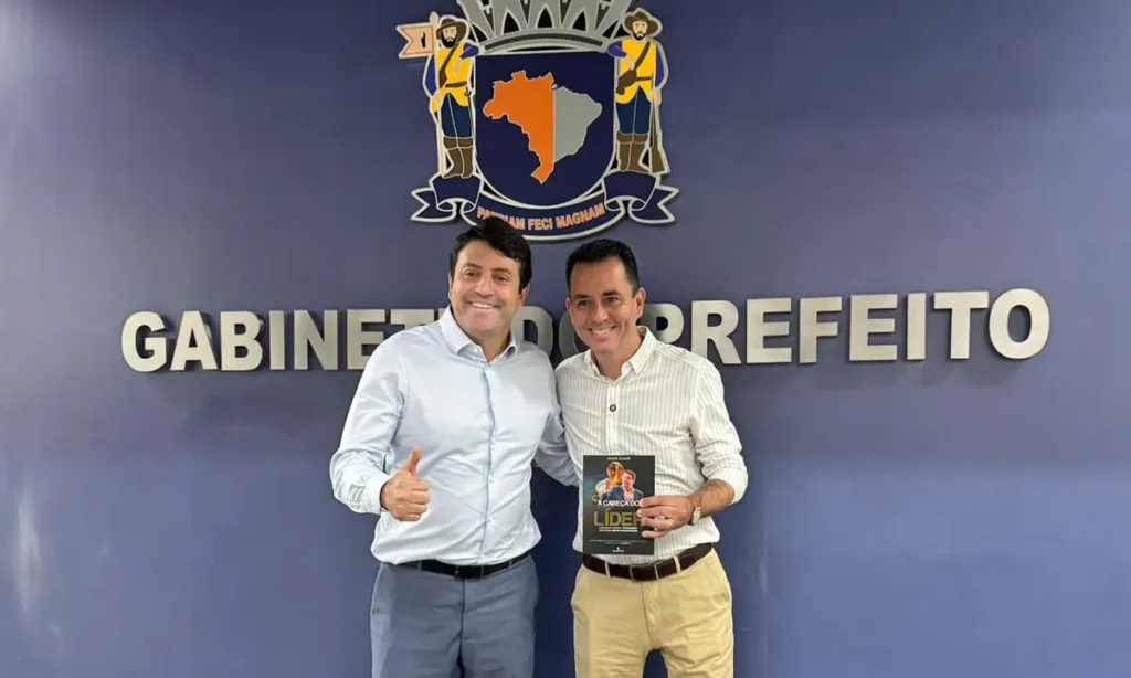 Paulo Serra e Elvis Cezar debatem gestão e intercâmbio de políticas públicas em Santana de Parnaíba Paulo Serra e Elvis Cezar debatem gestão e intercâmbio de políticas públicas em Santana de Parnaíba