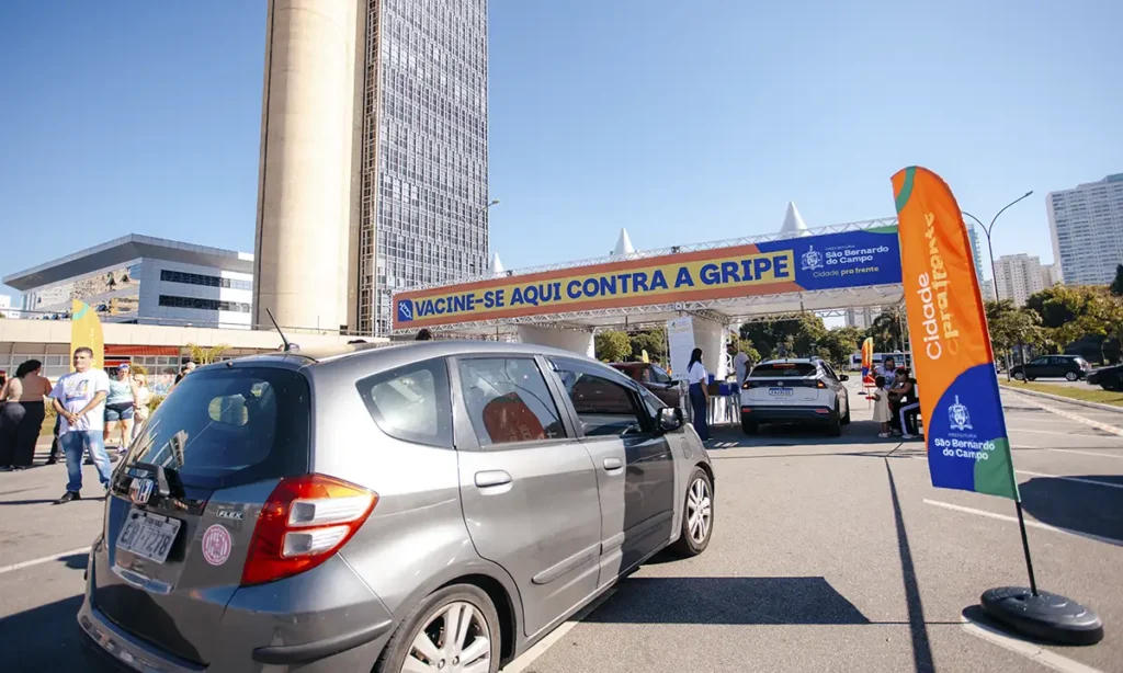 Prefeitura de São Bernardo mantém esquema de drive-thru para vacinação contra Influenza Prefeitura de São Bernardo mantém esquema de drive-thru para vacinação contra Influenza