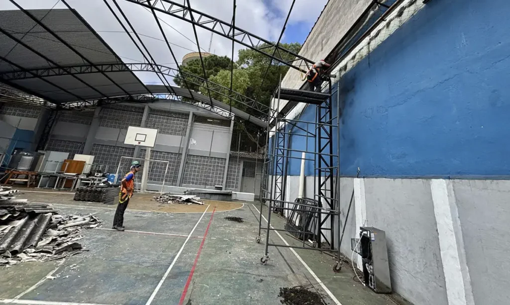 Prefeitura de São Caetano inicia reforma da quadra da EMEF Professor Olyntho Voltarelli Filho Prefeitura de São Caetano inicia reforma da quadra da EMEF Professor Olyntho Voltarelli Filho