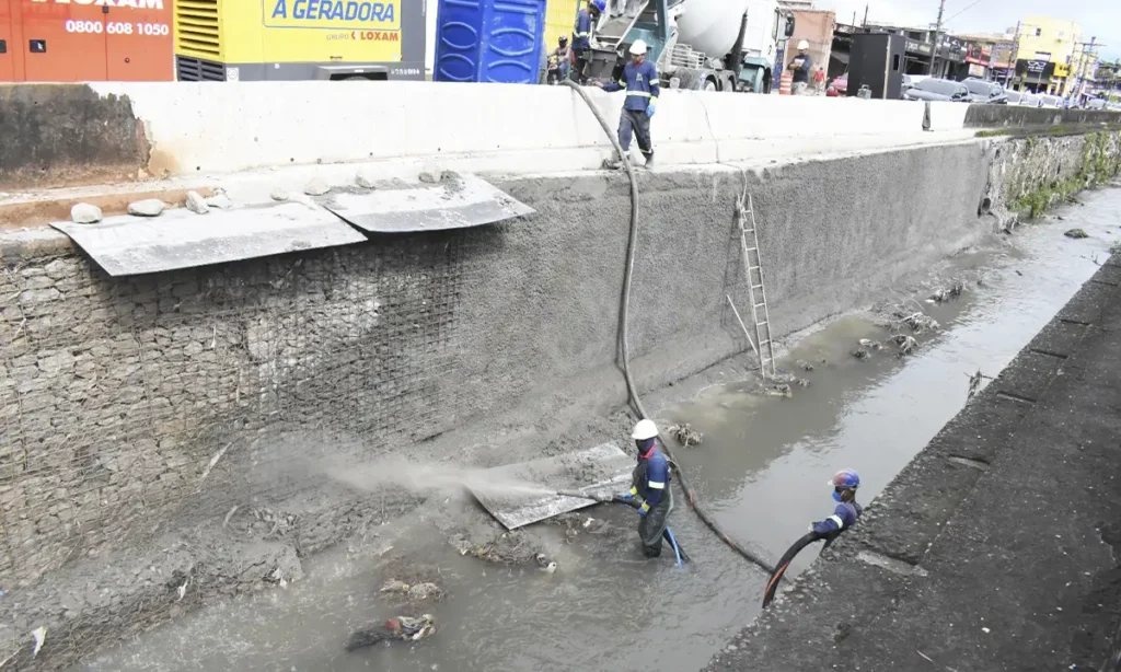 Santo André finaliza contenção no Córrego Guarará e acelera obras de drenagem na Vila América