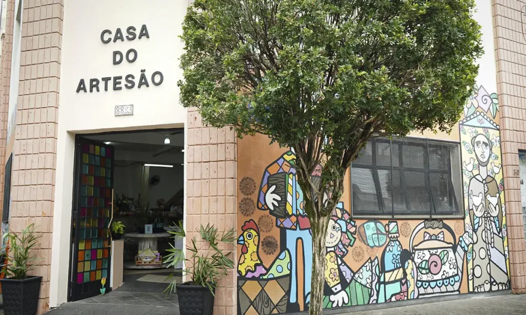 Secretaria de Cultura valoriza artesanato local com circulação da Casa do Artesão