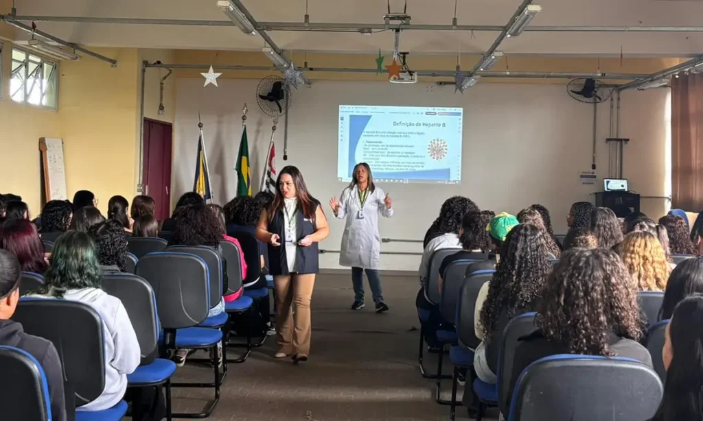 Secretaria de Saúde de Rio Grande da Serra realiza palestra na ETEC e reforça ações do Mês das Mulheres