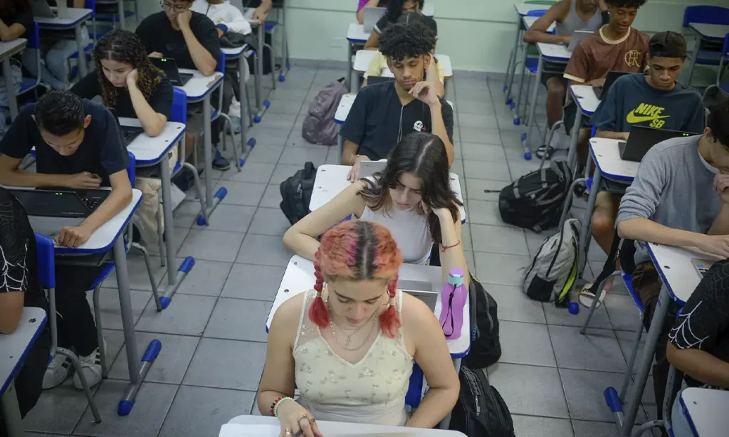 Seduc-SP oficializa parceria com Canva para oferecer versão paga da plataforma a 3 milhões de alunos