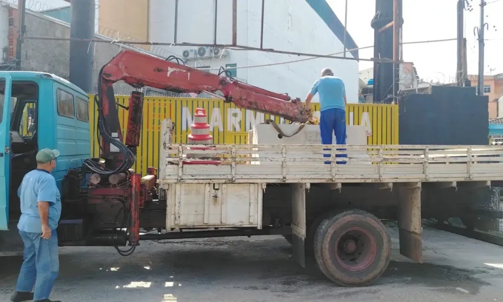 Semasa interdita marmoraria sem licença ambiental na Vila Sacadura Cabral em Santo André