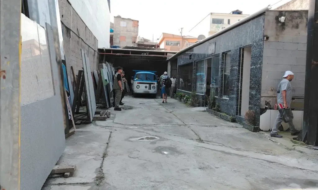 Semasa interdita marmoraria sem licença ambiental na Vila Sacadura Cabral em Santo André Semasa interdita marmoraria sem licença ambiental na Vila Sacadura Cabral em Santo André