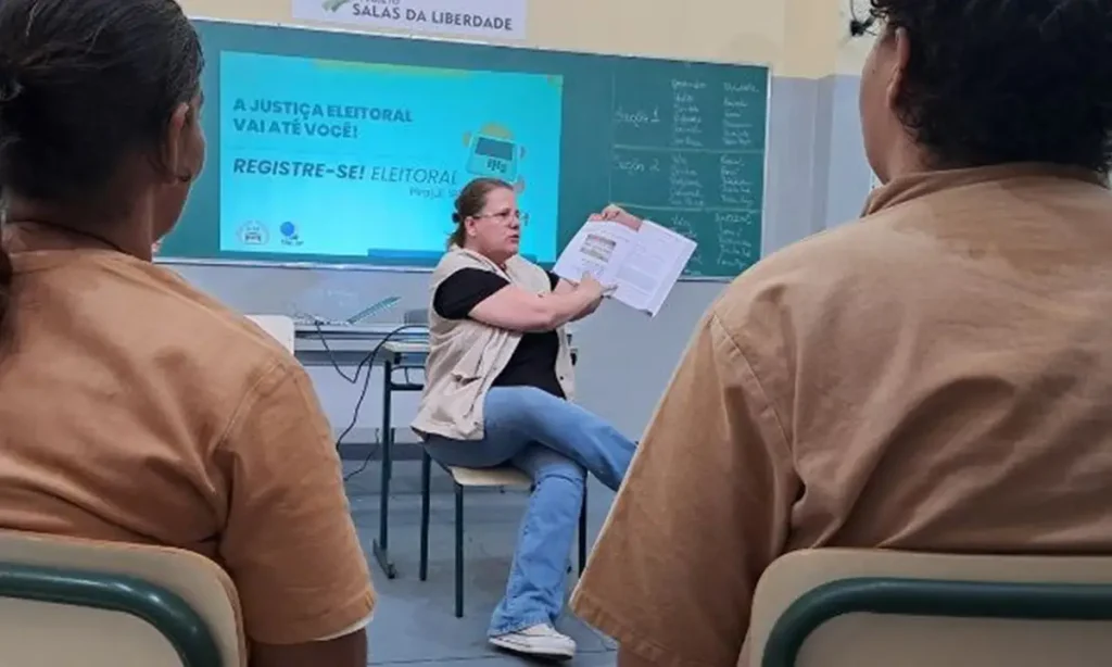 TRE-SP regulariza títulos de eleitor e apresenta oficinas sobre cidadania em penitenciária feminina