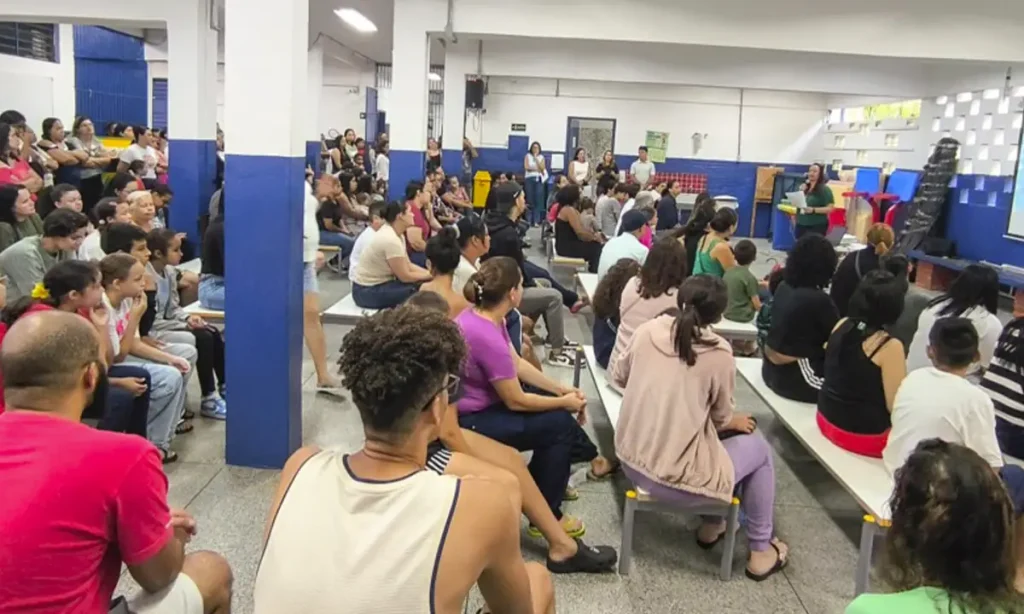 Diadema promove reuniões com famílias nas escolas para fortalecer parceria na educação