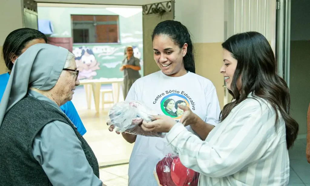 Jéssica Roberta reforça campanha para ampliar doações de inverno em Santo André