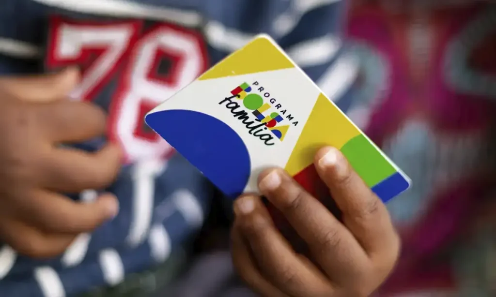 Novo aplicativo do Bolsa Família avisa motivo de bloqueio e mostra como resolver pendências