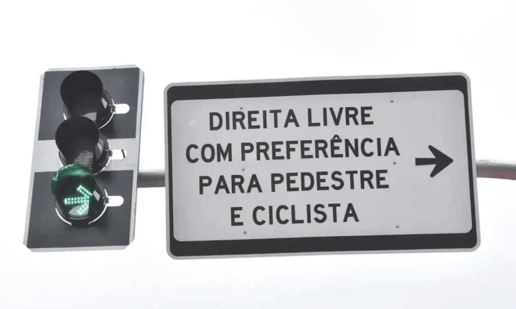Santo André lança projeto 'Direita Livre' para liberar trânsito em semáforos; veja onde começa