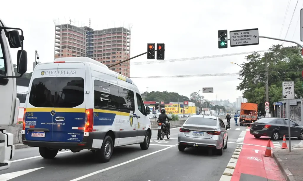 Santo André lança projeto 'Direita Livre' para liberar trânsito em semáforos; veja onde começa